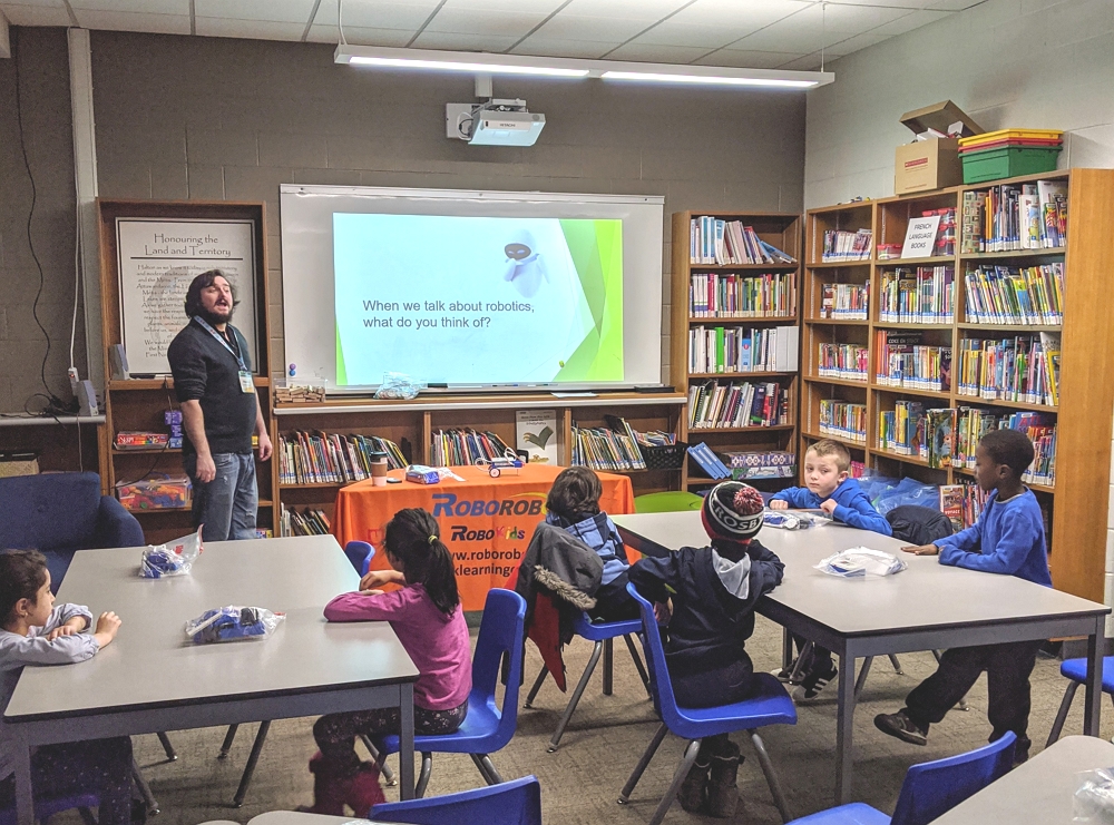 RoboRobo joins Oodenawi School Community Night on Dec. 6th, 2018! 2 RoboRobo joins Oodenawi School Community Night