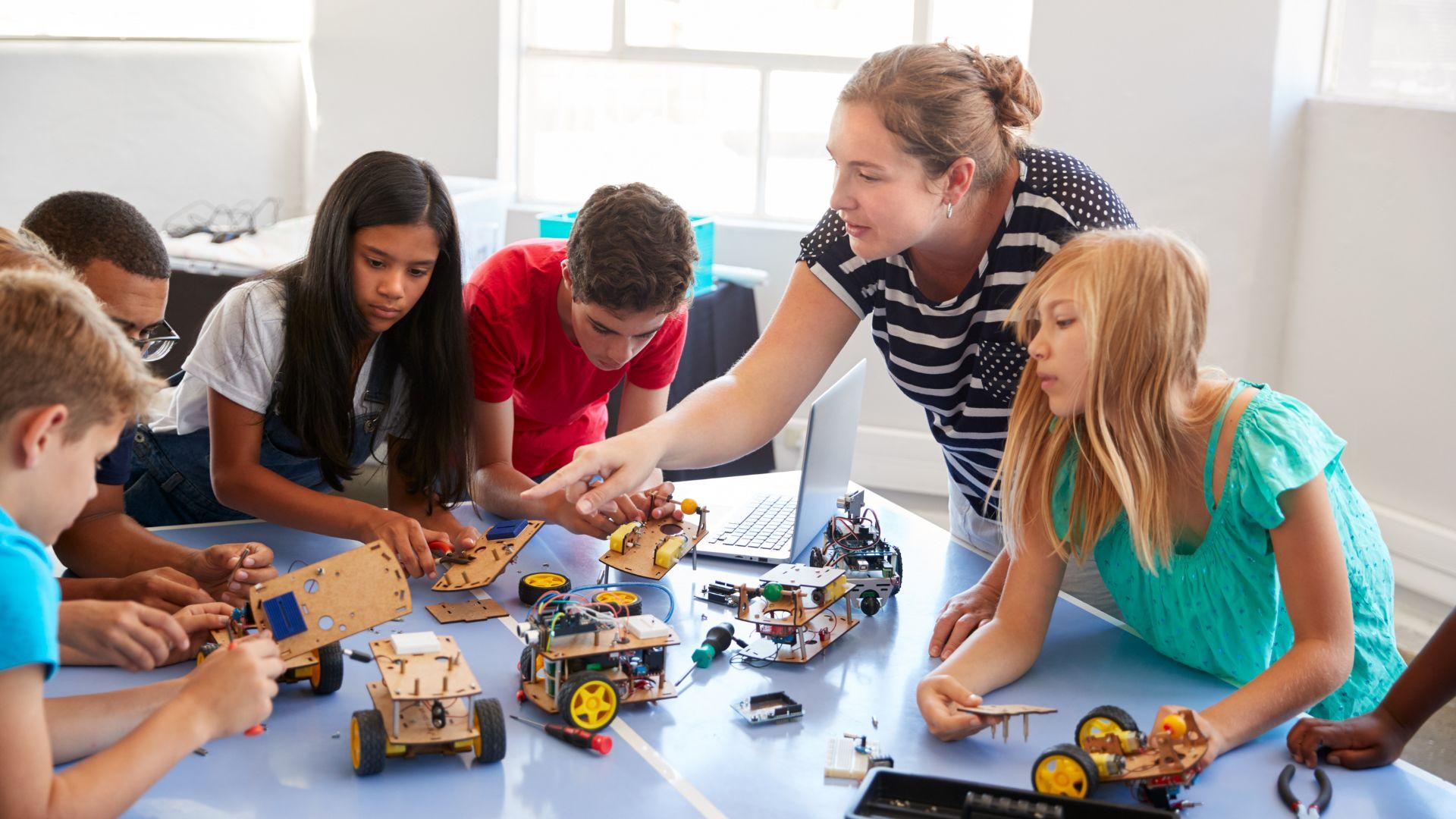 A World of Discovery: Robotics STEM Summer Camps Redefined in 2024! 2 Robotics STEM Summer Camps